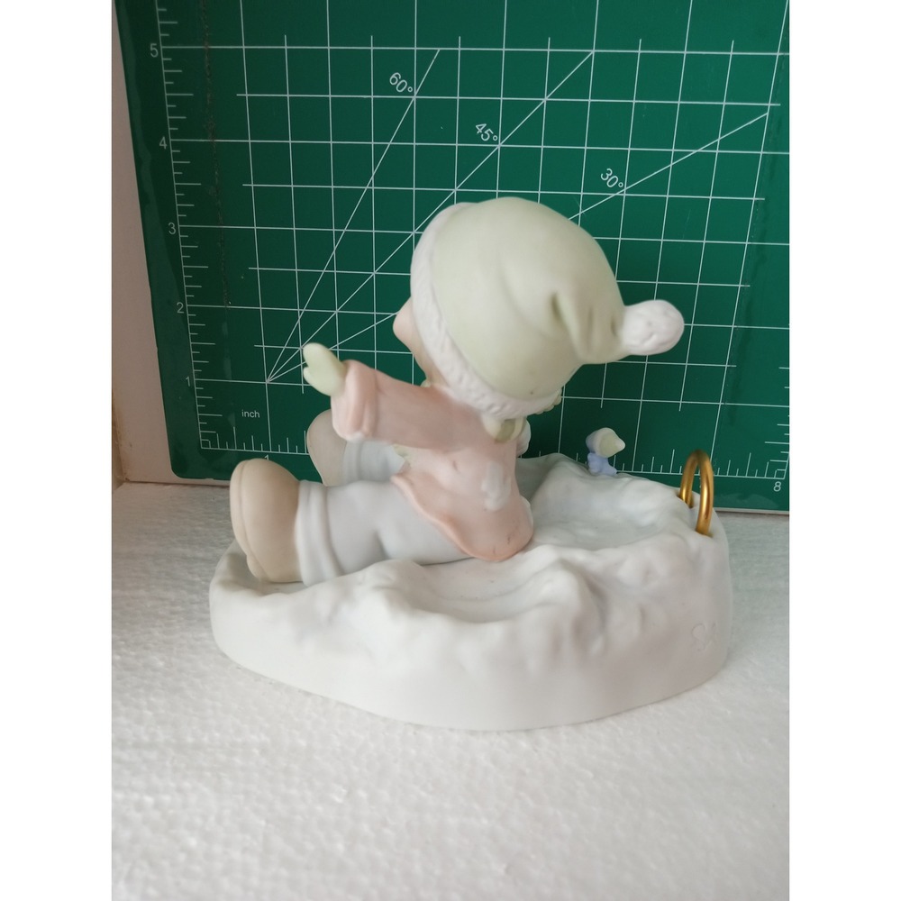 Precious Moments Angels On Earth Figurine Mask & Sledding Snow Scene 1996 - Picture 5 of 9
